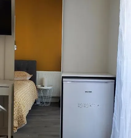 Paris Private With Shared Space - Paris Privee Avec Espaces Partages לינה וארוחת בוקר ויטרי-סור-סיין